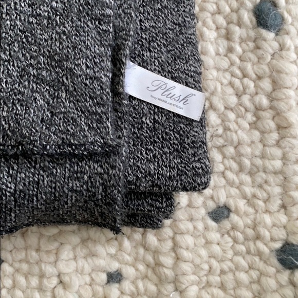 Plush Oversized Scarf - Picture 2 of 3